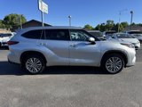 Used 2023 Toyota Highlander Platinum image 2
