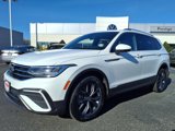 Certified 2022 Volkswagen Tiguan SE w/ Panoramic Sunroof Package image 3