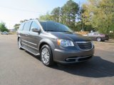 Used 2016 Chrysler Town & Country Touring-L image 3
