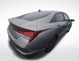 Used 2022 Hyundai Elantra SEL w/ Convenience Package image 3