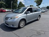 Used 2017 Toyota Sienna Limited image 3