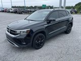 Used 2023 Volkswagen Taos SE w/ Panoramic Sunroof Package image 3