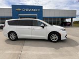 Used 2023 Chrysler Pacifica Touring-L image 4