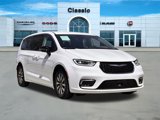 Used 2024 Chrysler Pacifica Select image 2