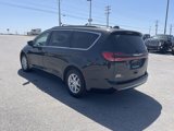 Used 2022 Chrysler Pacifica Touring-L image 5