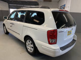 Used 2007 Hyundai Entourage GLS image 4