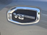 Used 2017 Nissan Titan SV image 2