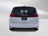 Used 2023 Chrysler Pacifica Touring-L image 5