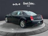 Used 2018 Chrysler 300 Touring L image 4