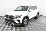 Certified 2022 Volkswagen Taos SE w/ Panoramic Sunroof Package image 2
