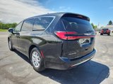 Used 2023 Chrysler Pacifica Touring-L image 2