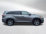Used 2016 Toyota Highlander XLE image 3