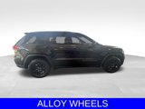 Used 2019 Jeep Grand Cherokee Laredo image 3