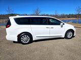 Used 2019 Chrysler Pacifica Touring-L image 5