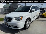 Used 2015 Chrysler Town & Country Touring image 3