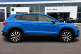 Used 2022 Volkswagen Taos SE w/ Panoramic Sunroof Package image 3