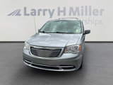 Used 2016 Chrysler Town & Country Touring image 4