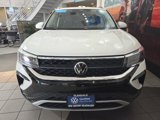 Used 2024 Volkswagen Taos SE w/ Panoramic Sunroof Package image 3