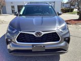 Used 2024 Toyota Highlander AWD image 2