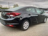 Used 2019 Hyundai Elantra SE image 2