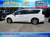 Used 2020 Chrysler Pacifica Touring-L image 4