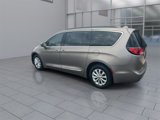 Used 2017 Chrysler Pacifica Touring-L image 6