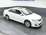Used 2013 Toyota Camry XLE w/ Leather Pkg image 2
