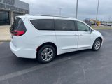 Used 2021 Chrysler Pacifica Limited image 3
