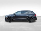 Used 2022 Volkswagen Tiguan SE R-Line image 2