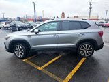 Used 2022 Volkswagen Taos SE image 2