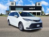 Used 2022 Toyota Sienna LE image 3