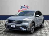 Used 2022 Volkswagen Tiguan SE w/ Panoramic Sunroof Package image 3