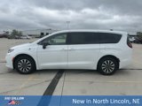 New 2025 Chrysler Pacifica Select image 2