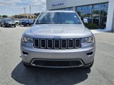 Used 2017 Jeep Grand Cherokee Limited image 2