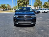 Certified 2022 Volkswagen Taos SE w/ Panoramic Sunroof Package image 2