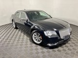 Used 2018 Chrysler 300 Touring L image 5