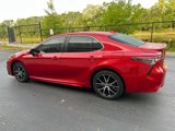 Used 2022 Toyota Camry SE image 3
