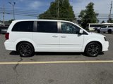 Used 2017 Dodge Grand Caravan SE image 2