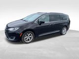 Used 2019 Chrysler Pacifica Touring-L Plus w/ Advanced Safetytec Group image 2