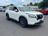 Used 2022 Nissan Pathfinder SV image 2