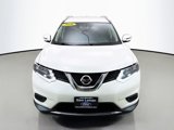 Used 2016 Nissan Rogue SV image 2