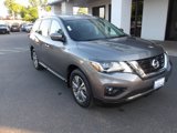 Used 2020 Nissan Pathfinder SV image 2