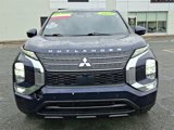 Used 2022 Mitsubishi Outlander SE image 2