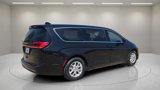 Used 2023 Chrysler Pacifica Touring-L image 4