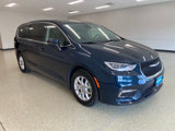 Used 2023 Chrysler Pacifica Touring-L image 3