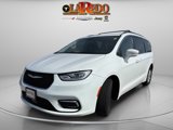 Used 2022 Chrysler Pacifica Touring-L image 3