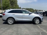Used 2017 Kia Sorento LX image 2