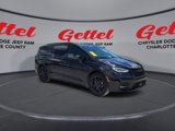 Used 2023 Chrysler Pacifica Touring-L w/ S Appearance Package image 2