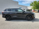 Used 2023 Mitsubishi Outlander SE Black Edition image 3