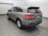 Used 2017 Kia Sorento LX w/ LX Convenience Package image 5